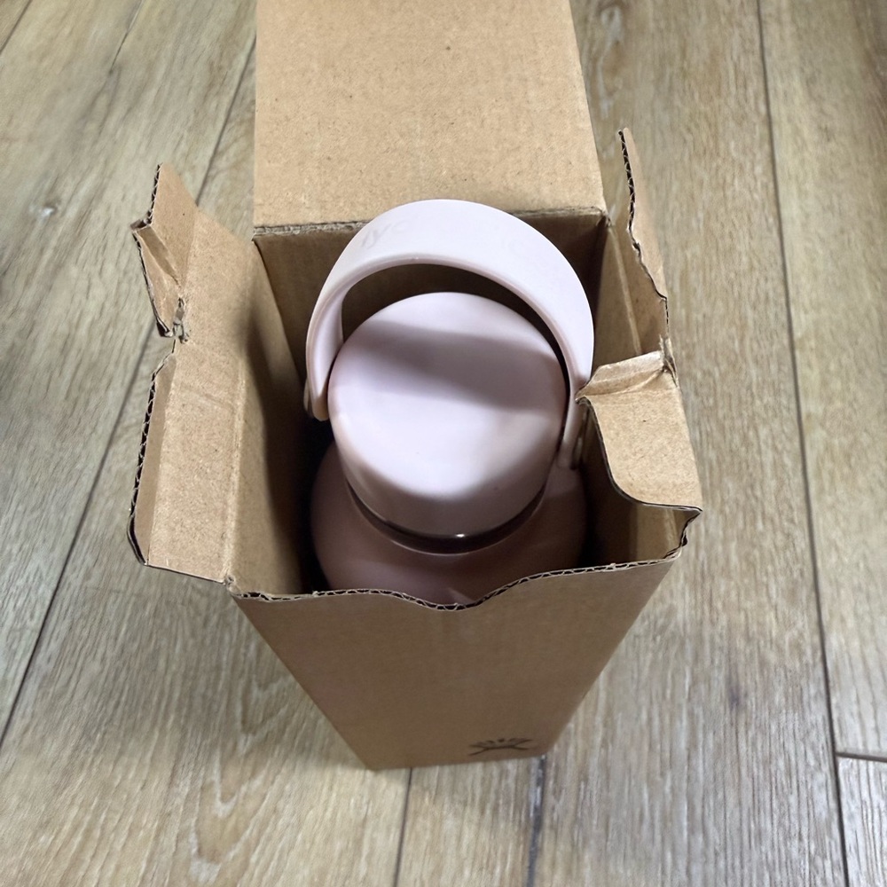 Hydro Flask 21 OZ Standsrd Mouth Tonal Trillium Pink Water Bottle NEW!! - Picture 9 of 10